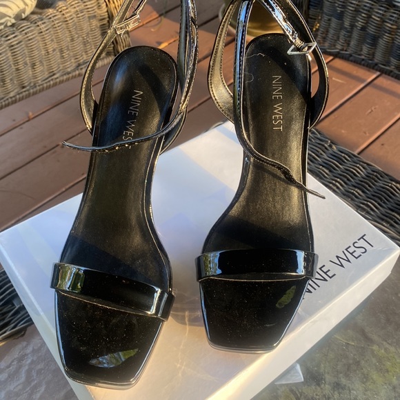 Nine West strappy size 8 black heel - Picture 3 of 4